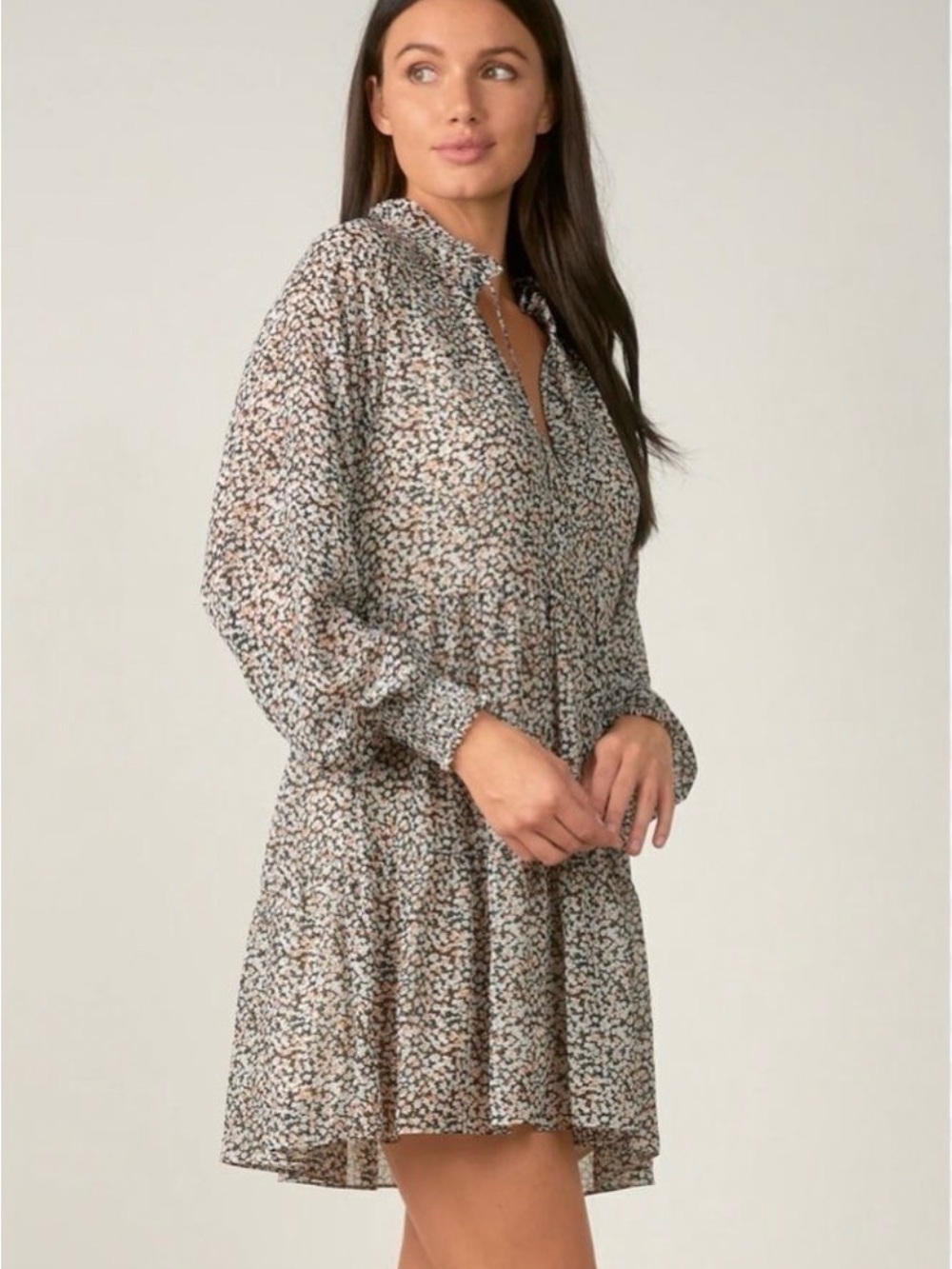 Elan Large Olive White Tan Ditsy Floral Long Sleeve Tiered V-Neck Mini Dress